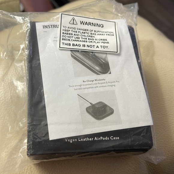 Price firm - NEW - COURANT Classic AirPod CASE Vegan Leather - Picture 3 of 4